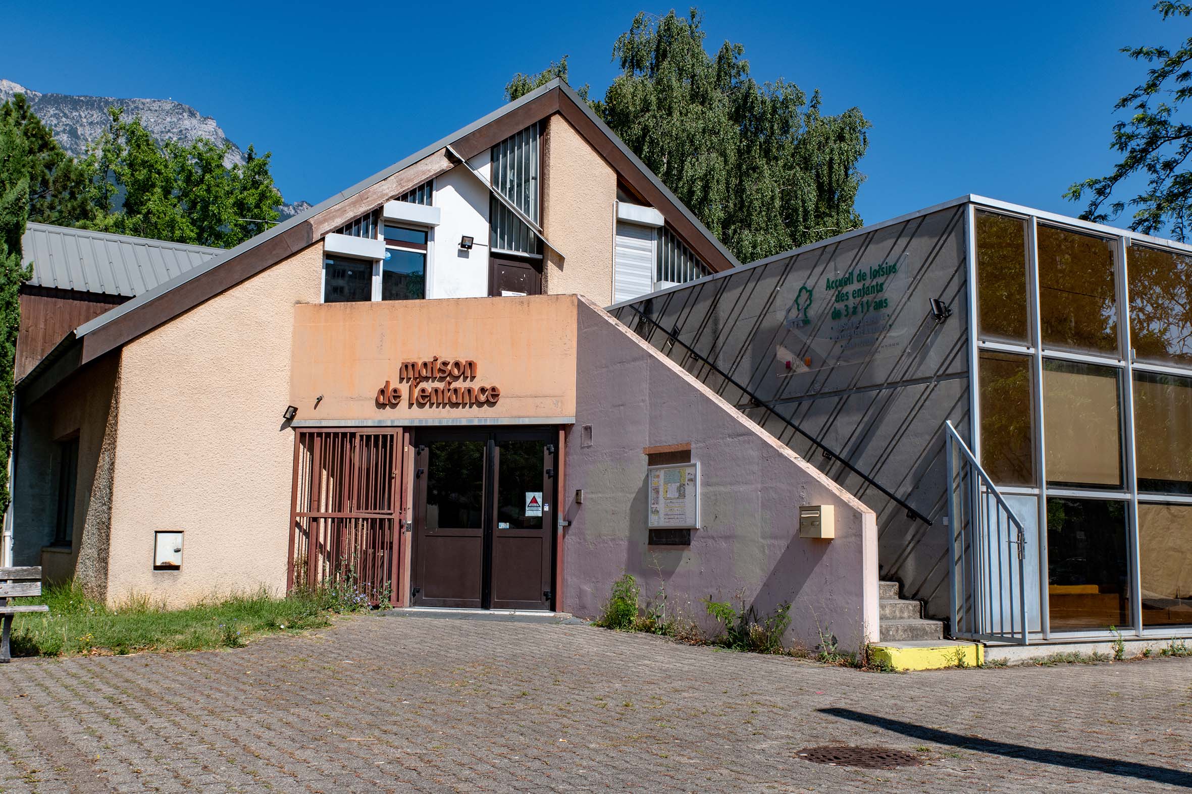 Devanture de la maison de l&#039;enfance