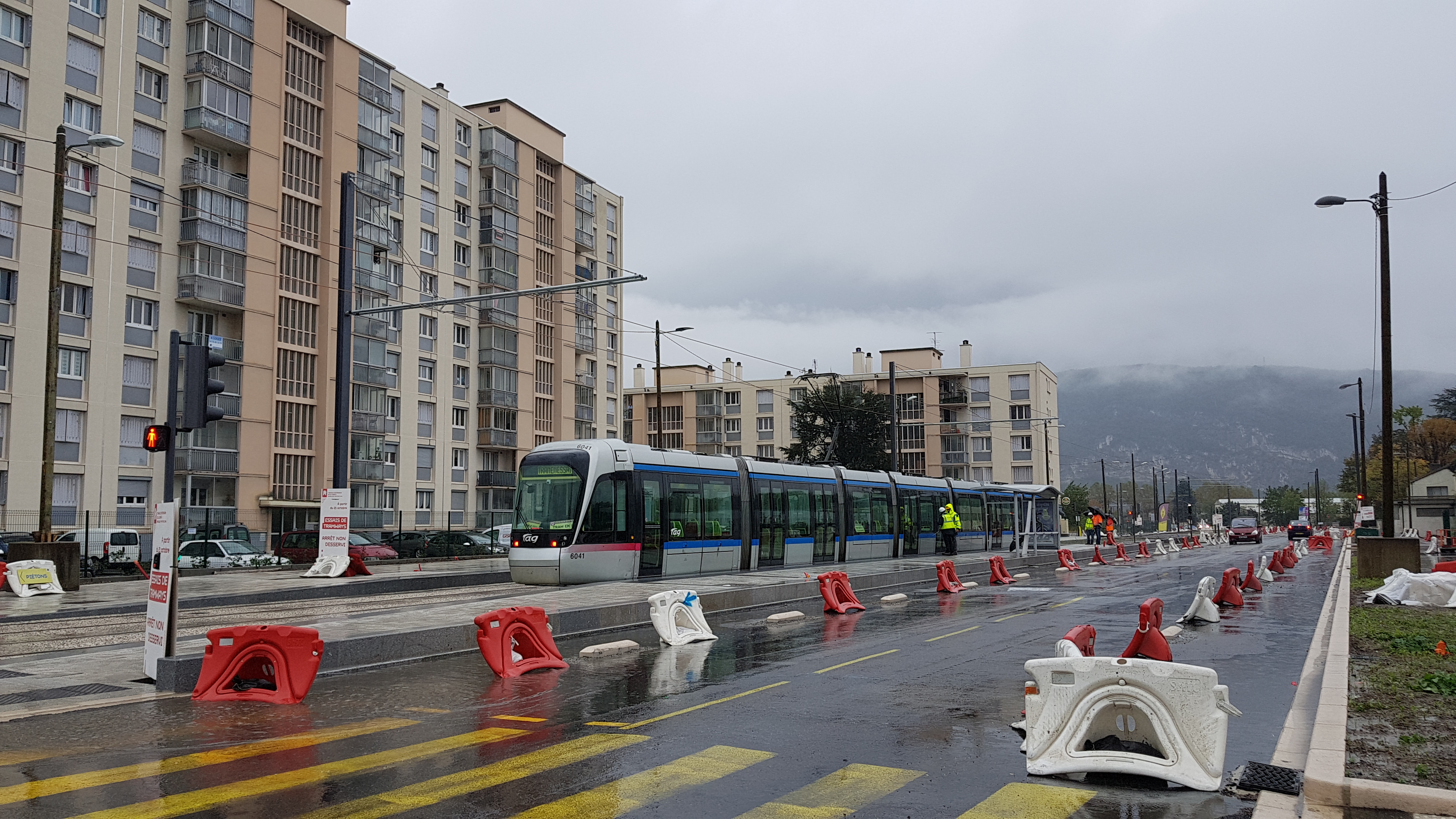 Le tram avenue Charles de Gaulle