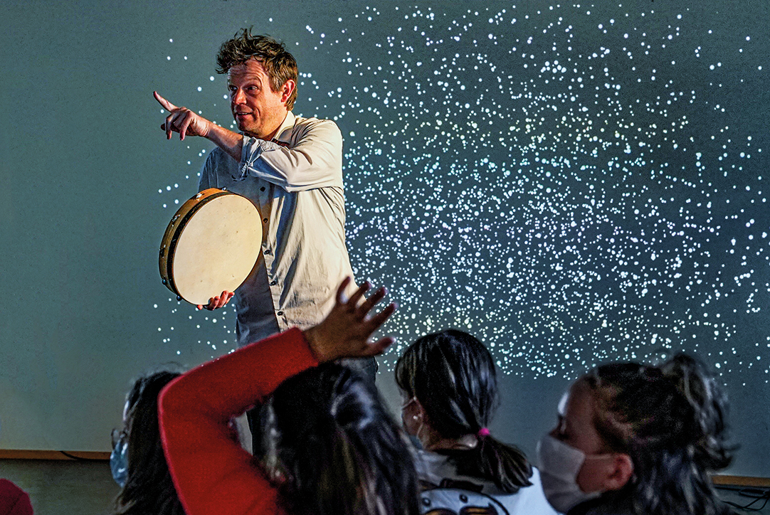 Un spectacle hybride qui exploite avec efficacité le pouvoir de narration du jeu vidéo