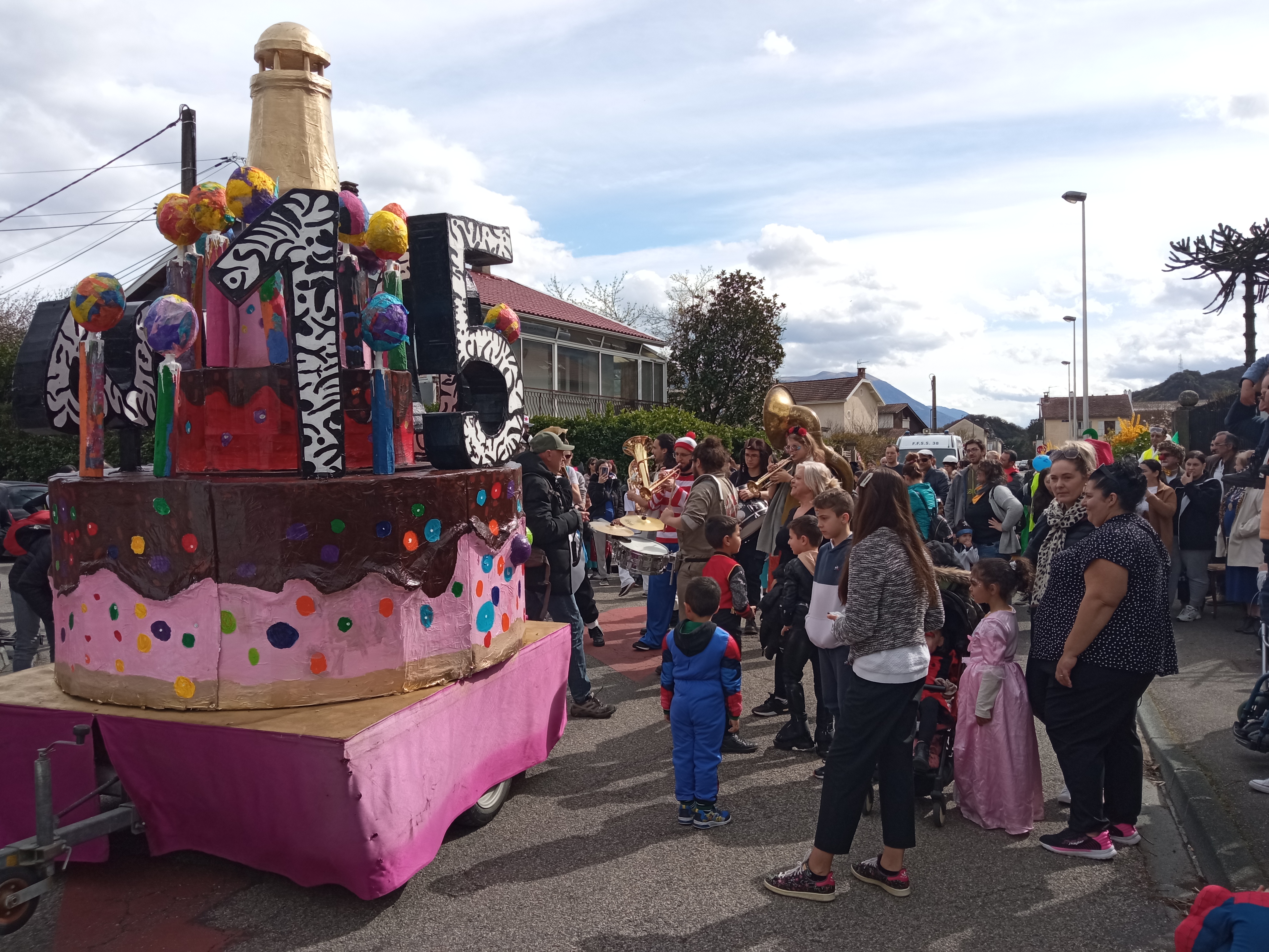 Défilé et bonhomme carnaval