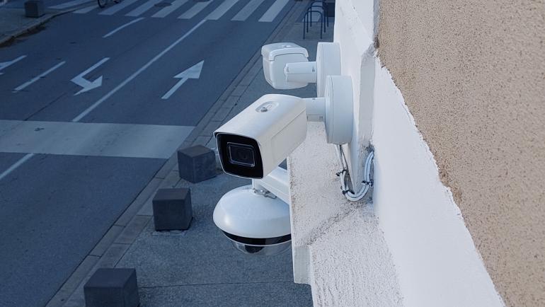Caméra de vidéoprotection sur l&#039;hôtel de ville