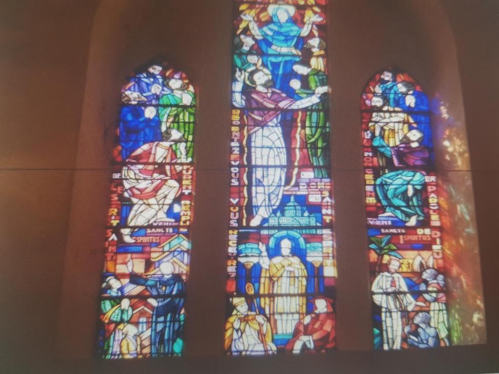 Découverte de l'église St Etienne à travers ses magnifiques vitraux pleins d'histoire
