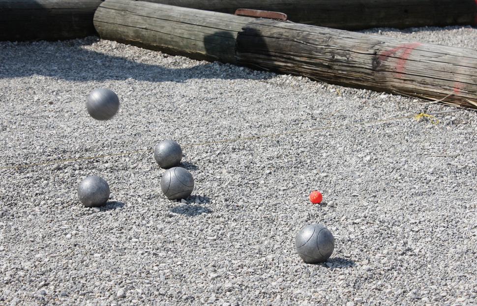 Compétition de pétanque mixte